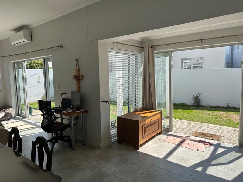 To Let 3 Bedroom Property for Rent in Lemoenkloof Western Cape